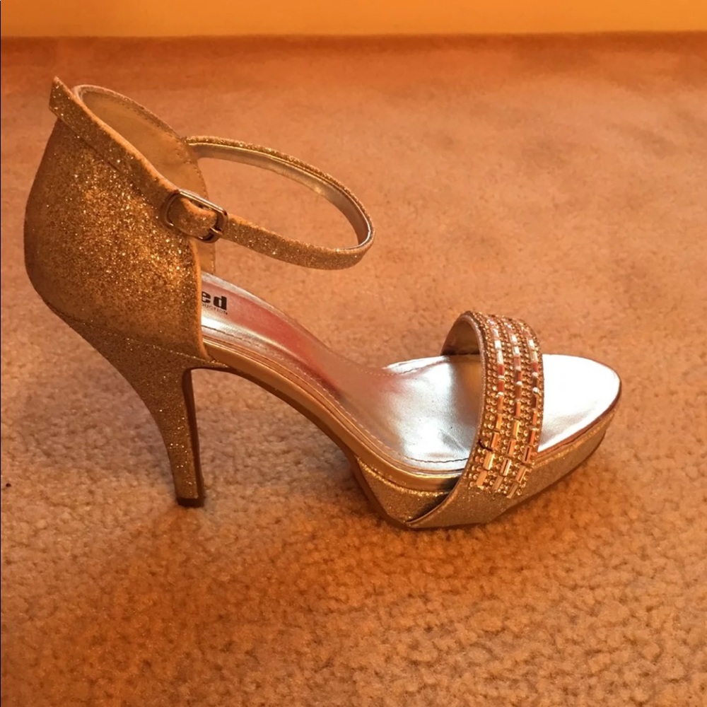 Heels - Picture 4 of 4